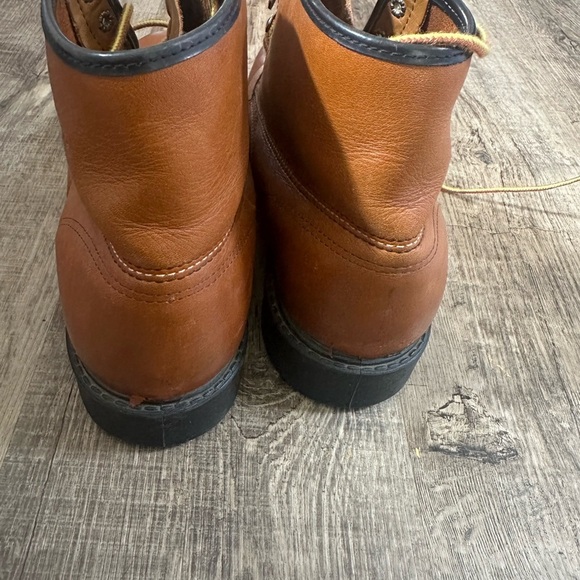 Wolverine Brown Leather Men\'s Boots, oil proof, rare find, excellent boots main image 5